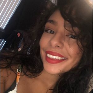 Meet your Posher, Monique